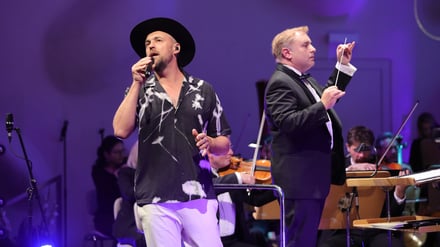 Max Mutzke bei der Jubiläumsgala im Nikolaisaal. 