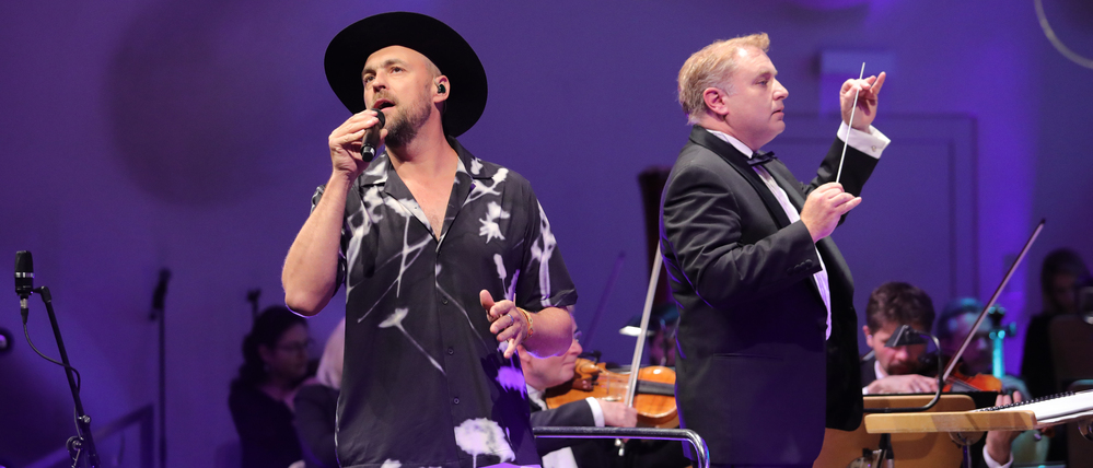 Max Mutzke bei der Jubiläumsgala im Nikolaisaal.