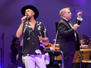 Max Mutzke bei der Jubiläumsgala im Nikolaisaal.