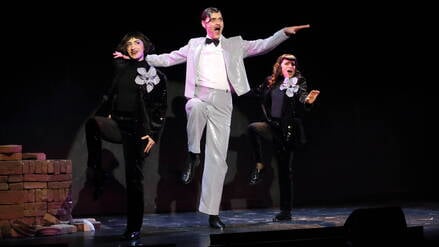 Tanz dich frei. Nairi Hadodo, Lindy Larsson und Sesede Terziyan (von links) in der „East Side Story“.