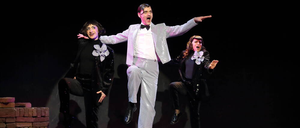 Tanz dich frei. Nairi Hadodo, Lindy Larsson und Sesede Terziyan (von links) in der „East Side Story“.