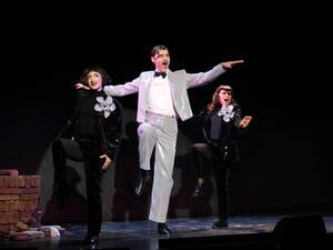 Tanz dich frei. Nairi Hadodo, Lindy Larsson und Sesede Terziyan (von links) in der „East Side Story“.