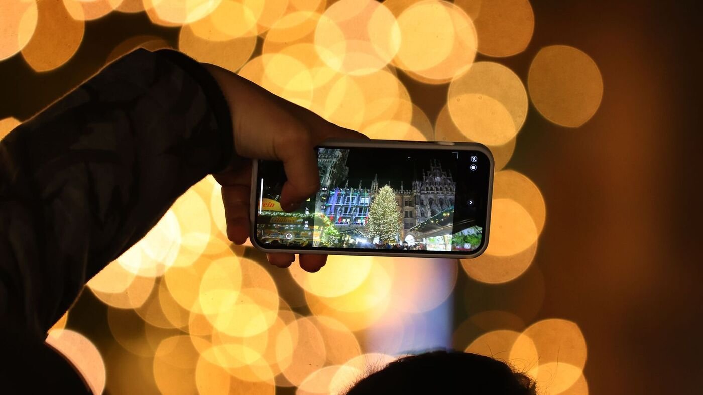 besinnlichkeit-studie-viele-vom-handy-am-weihnachtsabend-gest-rt