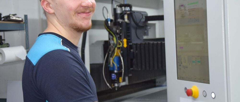 Robert Norwik Ziegler, Graveur mit der Spezialisierung Reliefgraviertechnik, hat beim Bundeswettbewerb „German Craft Skills“ den ersten Platz erreicht.