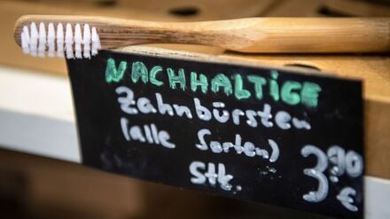 Für einen Teil der Konsumentinnen und Konsumenten spielt die Frage, ob ein Produkt das Kriterium „Nachhaltigkeit“ erfüllt, eine Rolle bei der Kaufentscheidung. (Symbolbild)