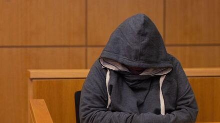 Achteinhalb Jahre soll ein 61-Jähriger in Haft - er missbrauchte seine Ehefrau und filmte die Taten.