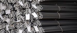 Die Hennigsdorfer Elektrostahlwerke GmbH nimmt nach rund einem Jahr Kurzarbeit die Produktion wieder auf. (Archivbild)