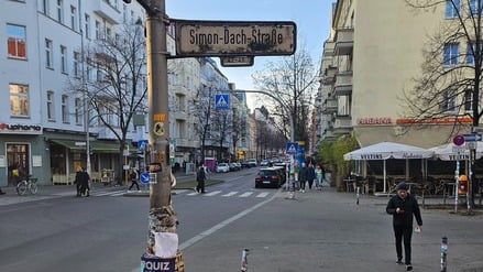 Für manche ein Sehnsuchtsort, für andere einfach nur schlimm: die Simon-Dach-Straße.