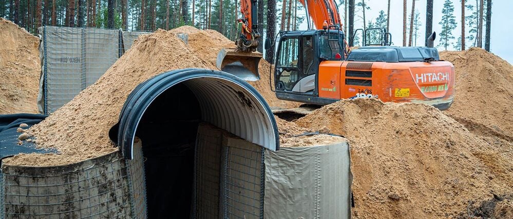 17.12.2025, Estland: Baustelle an der Grenze zu Russland. In Estland haben die vorbereitenden Arbeiten für den Bau der ersten fünf Bunker begonnen.