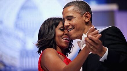 Barack Obama und First Lady Michelle Obama singen und tanzen gemeinsam am 21. Januar 2013 beim Inaugurationsball im Walter E. Washington Convention Center in Washington.