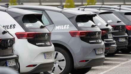 Die Berliner Staatsanwaltschaft hat eine Millionenbuße gegen den Carsharing-Anbieter Miles verhängt. (Archivbild)