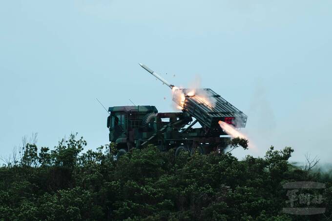 Taiwan launch US HIMARS missiles for the first time PINGTUNG, TAIWAN - MAY 12: ----EDITORIAL USE ONLY - MANDATORY CREDIT - TAIWAN S MILITARY / HANDOUT - NO MARKETING NO ADVERTISING CAMPAIGNS - DISTRIBUTED AS A SERVICE TO CLIENTS---- The Taiwanese military conducts its first High Mobility Artillery Rocket System HIMARS live-fire test launch at the Jiupeng base in Pingtung, Taiwan, on May 12, 2025. Taiwan test-fired for the first time a new US-supplied rocket system that has been widely used by Ukraine against Russia and could be deployed to hit targets in China if there is a war with Taiwan. Taiwan World. Editorial use only. Please get in touch for any other usage. PUBLICATIONxNOTxINxTURxUSAxCANxUKxJPNxITAxFRAxAUSxESPxBELxKORxRSAxHKGxNZL Copyright: x2025xAnadoluxTaiwan sxMilitaryx/xHandoutx