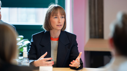 nextMedia.Hamburg stellt gemeinsam mit Beirat neuen Trendradar für 2026 vor (Auf dem Foto: Dr. Nina Klaß, Leiterin nextMedia.Hamburg) // Weiterer Text über ots und www.presseportal.de/nr/106987 / Die Verwendung dieses Bildes für redaktionelle Zwecke ist unter Beachtung aller mitgeteilten Nutzungsbedingungen zulässig und dann auch honorarfrei. Veröffentlichung ausschließlich mit Bildrechte-Hinweis.