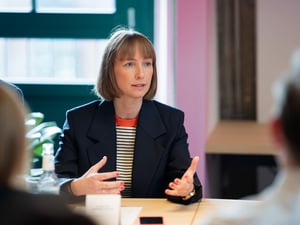 nextMedia.Hamburg stellt gemeinsam mit Beirat neuen Trendradar für 2026 vor (Auf dem Foto: Dr. Nina Klaß, Leiterin nextMedia.Hamburg) // Weiterer Text über ots und www.presseportal.de/nr/106987 / Die Verwendung dieses Bildes für redaktionelle Zwecke ist unter Beachtung aller mitgeteilten Nutzungsbedingungen zulässig und dann auch honorarfrei. Veröffentlichung ausschließlich mit Bildrechte-Hinweis.