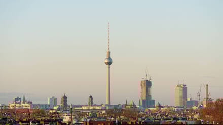 Blick über die Stadt in Richtung Alexanderplatz. 