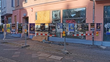 Verheerende Kugelbomben: Zerstörungen am betroffenen Wohnhaus in der Vorbergstraße in Berlin-Schöneberg.