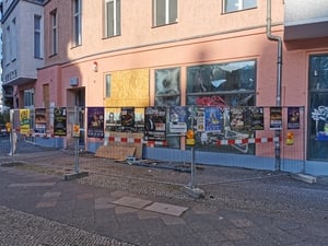 Verheerende Kugelbomben: Zerstörungen am betroffenen Wohnhaus in der Vorbergstraße in Berlin-Schöneberg.