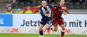 Voller Einsatz. Herthas Kapitän Fabian Reese (links) behauptet sich gegen den Bielefelder Felix Hagmann.