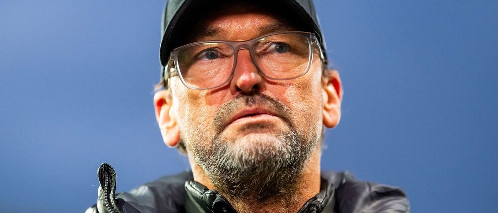 Trainer Claus-Dieter Wollitz spielte mit Energie Cottbus 2:2. (Archivbild)