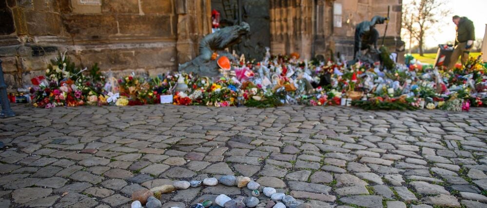 Bis heute ist der Platz vor der Johanniskirche ein Anlaufpunkt für viele Menschen. (Archivbild)