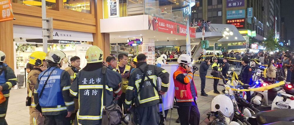 Mitten in Taipeh hat ein Mann mit Rauchgranaten und einem Messer Menschen angegriffen.