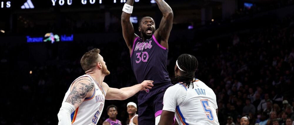 Isaiah Hartenstein (l) und die Oklahoma City Thunder hatten in Minnesota das Nachsehen.