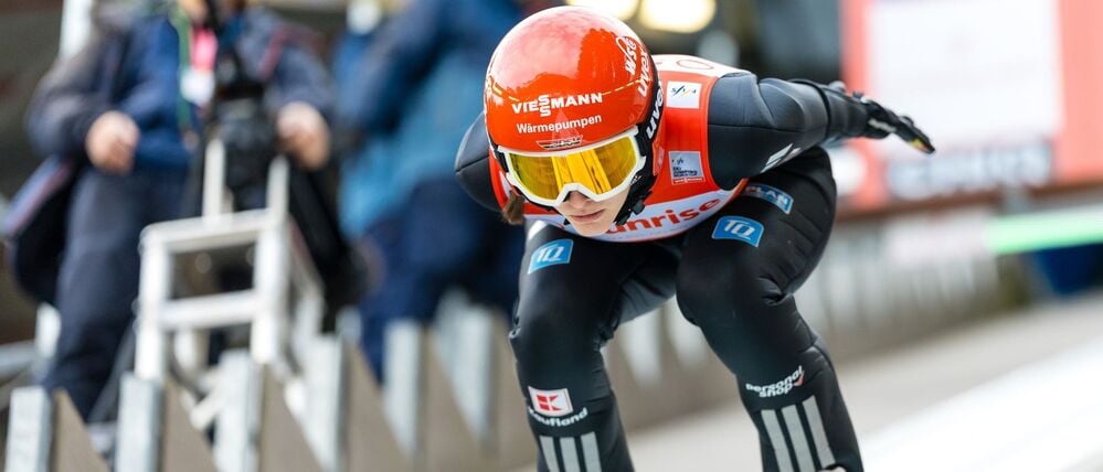 Selina Freitag in der Anlaufspur in Engelberg.