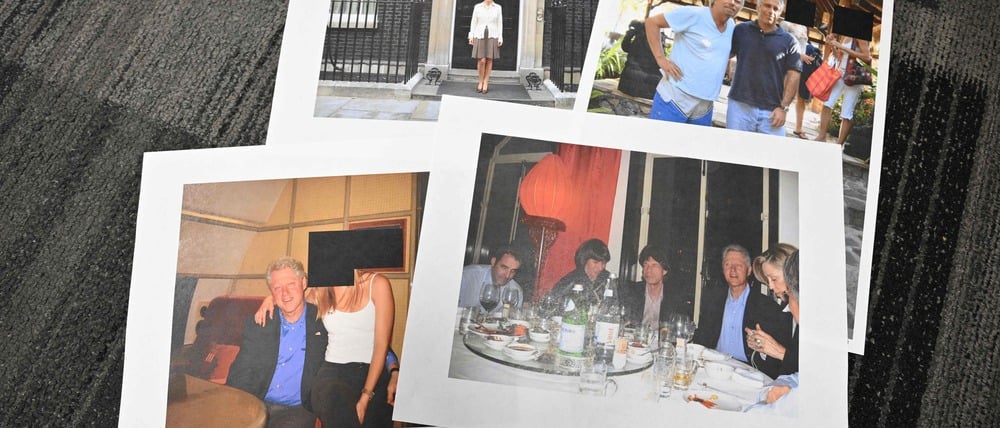 Das US-Justizministerium hat zahlreiche Dokumente aus den Epstein-Akten freigegeben. Darunter auch viele Fotos.