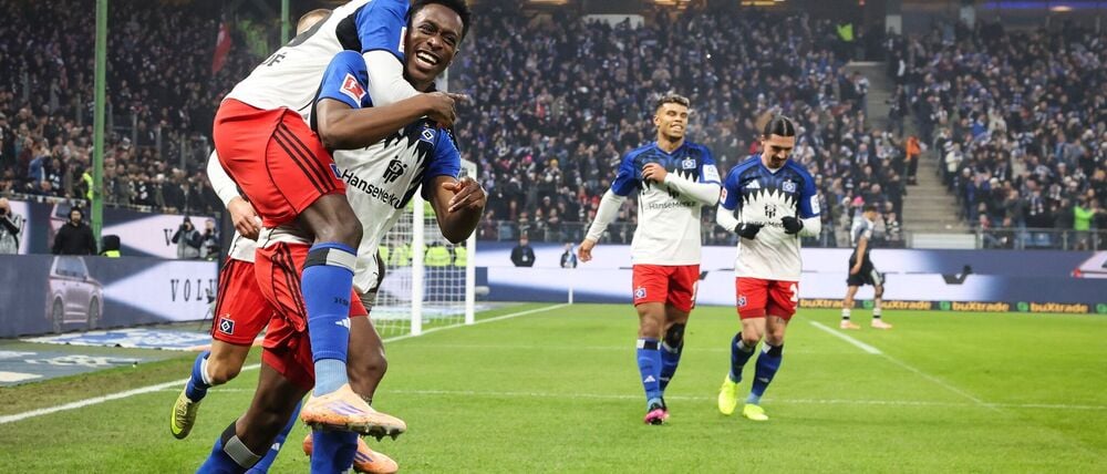 Jubel im Volkspark: Albert Lokonga jubelt nach seinem Treffer zum 1:0. 