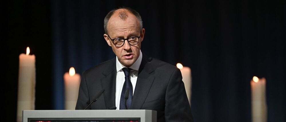 Bundeskanzler Friedrich Merz (CDU) spricht in der Johanniskirche bei der Gedenkveranstaltung für Betroffene und Hinterbliebene ein Jahr nach dem Anschlag auf dem Magdeburger Weihnachtsmarkt.