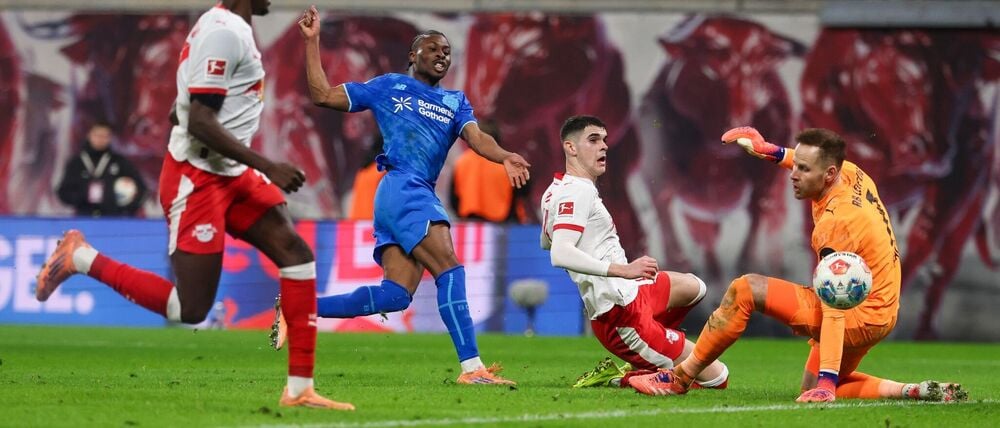 Im Spitzenspiel in Leipzig gab es viele Torszenen.