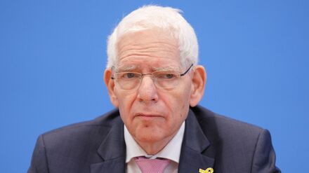 Zentralratspräsident Josef Schuster beobachtet eine Gewöhnung an Antisemitismus in Deutschland. (Archivbild)