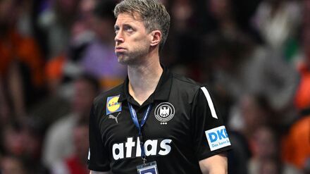 Die Zukunft von Bundestrainer Markus Gaugisch ist nach dem WM-Silber für die DHB-Handballerinnen noch ungeklärt.