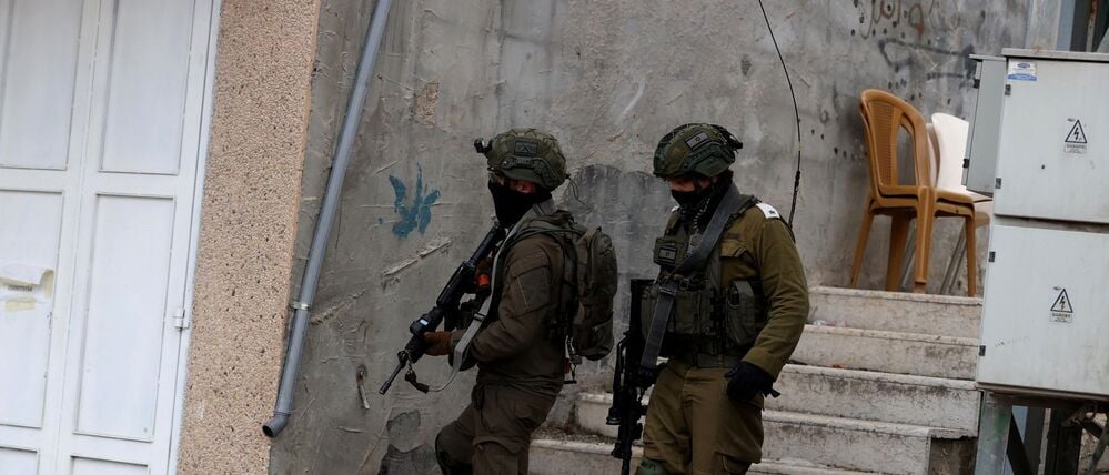 ARCHIV - 29.11.2024, Palästinensische Gebiete, Einabus: Israelische Soldaten im Einsatz im Westjordanland. (zu dpa: «Zwei Tote bei israelischen Militäreinsätzen im Westjordanland») Foto: Nidal Eshtayeh/Xinhua/dpa +++ dpa-Bildfunk +++