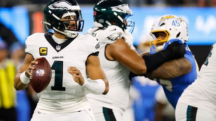 Quarterback Jalen Hurts gewann mit den Philadelphia Eagles die NFC East zum zweiten Mal in Folge.