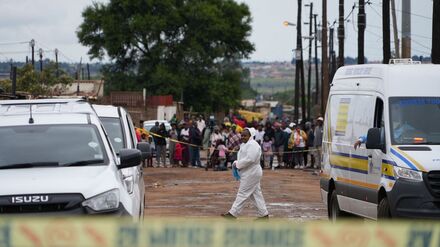 Die Tat geschah nachts im Township Bekkersdal bei Johannesburg.