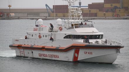 Ein Schiff der italienischen Küstenwache hat 50 Menschen  vor Lampedusa gerettet. (Archivbild) 