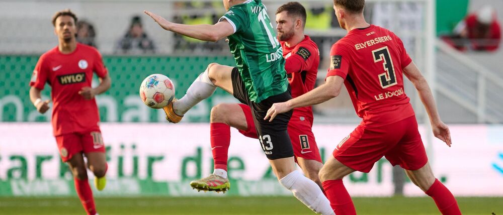 Lars Lokotsch (Preußen Münster) und Florian Le Joncour (SV 07 Elversberg) in Aktion.