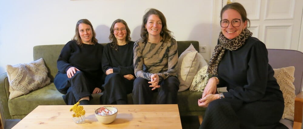 Vier Mitarbeiterinnen des Bestattungsunternehmens Fährhaus: Sahra Ratgeber, Asina Mittelstädt, Franziska Greß und Birgit Scheffler (v.l.).