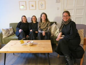 Vier Mitarbeiterinnen des Bestattungsunternehmens Fährhaus: Sahra Ratgeber, Asina Mittelstädt, Franziska Greß und Birgit Scheffler (v.l.).