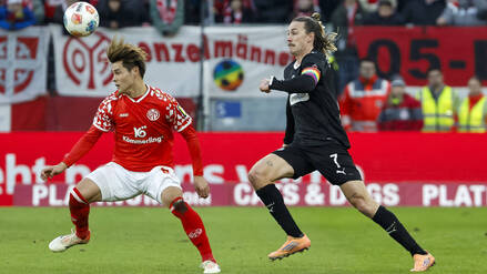 Kaishu Sano (l.) und Jackson Irvine schenkten sich nichts, für einen Punkt reichte es aber trotzdem jeweils.