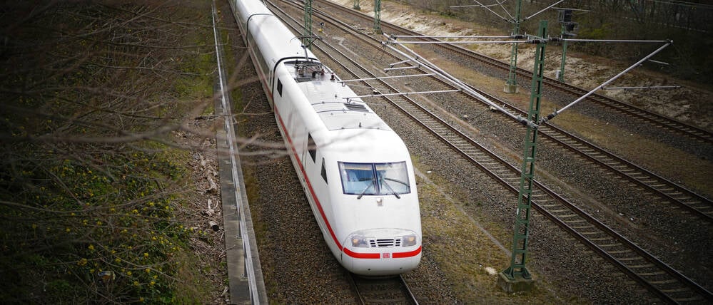 Die Weihnachtswoche wird für die Deutsche Bahn mit vollen Zügen einhergehen.