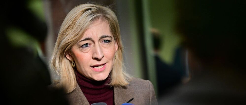 Nina Warken (CDU), Bundesministerin für Gesundheit, gibt während der 1060. Sitzung des Bundesrates ein Interview. 