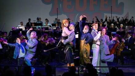 Szene aus „In Frisco ist der Teufel los“ von Guido Masanetz an der Komischen Oper Berlin.