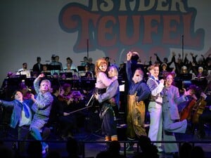 Szene aus „In Frisco ist der Teufel los“ von Guido Masanetz an der Komischen Oper Berlin.