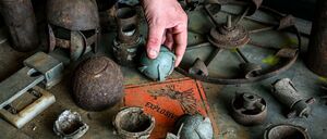 Fachkräfte beseitigen Mienen, Granaten und mehr aus brandenburgischen Böden. (Symbolbild)