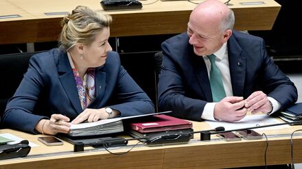 Berlins Regierender Bürgermeister Kai Wegner (CDU) und Wirtschaftssenatorin Franziska Giffey (SPD) sind beim Thema Bewerbung um die Weltausstellung Expo 2035 unterschiedlicher Ansicht. (Archivbild) 