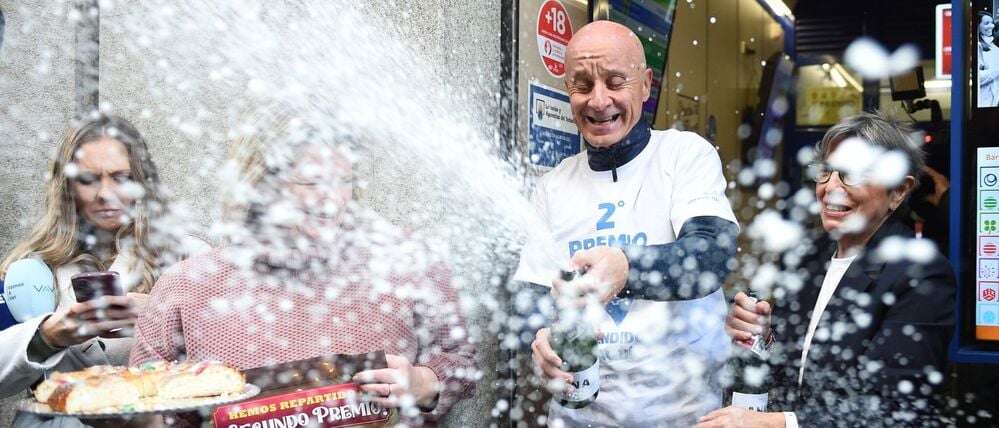 Überall in Spanien knallten Sektkorken. 