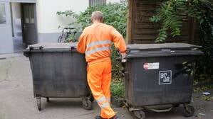 Ein Mitarbeiter der BSR im Dienst. (Symbolbild)