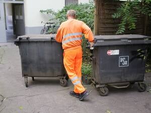 Ein Mitarbeiter der BSR im Dienst. (Symbolbild)